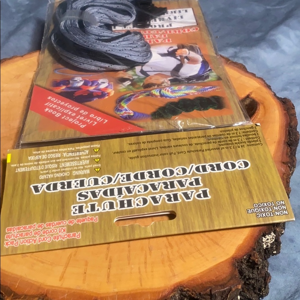 💚 3 for $15 💚 - Parachute Cord Action Pack Kit NWT - Picture 8 of 12